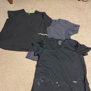 5 piece scrub set 3 tops one stained with paint 2 pants